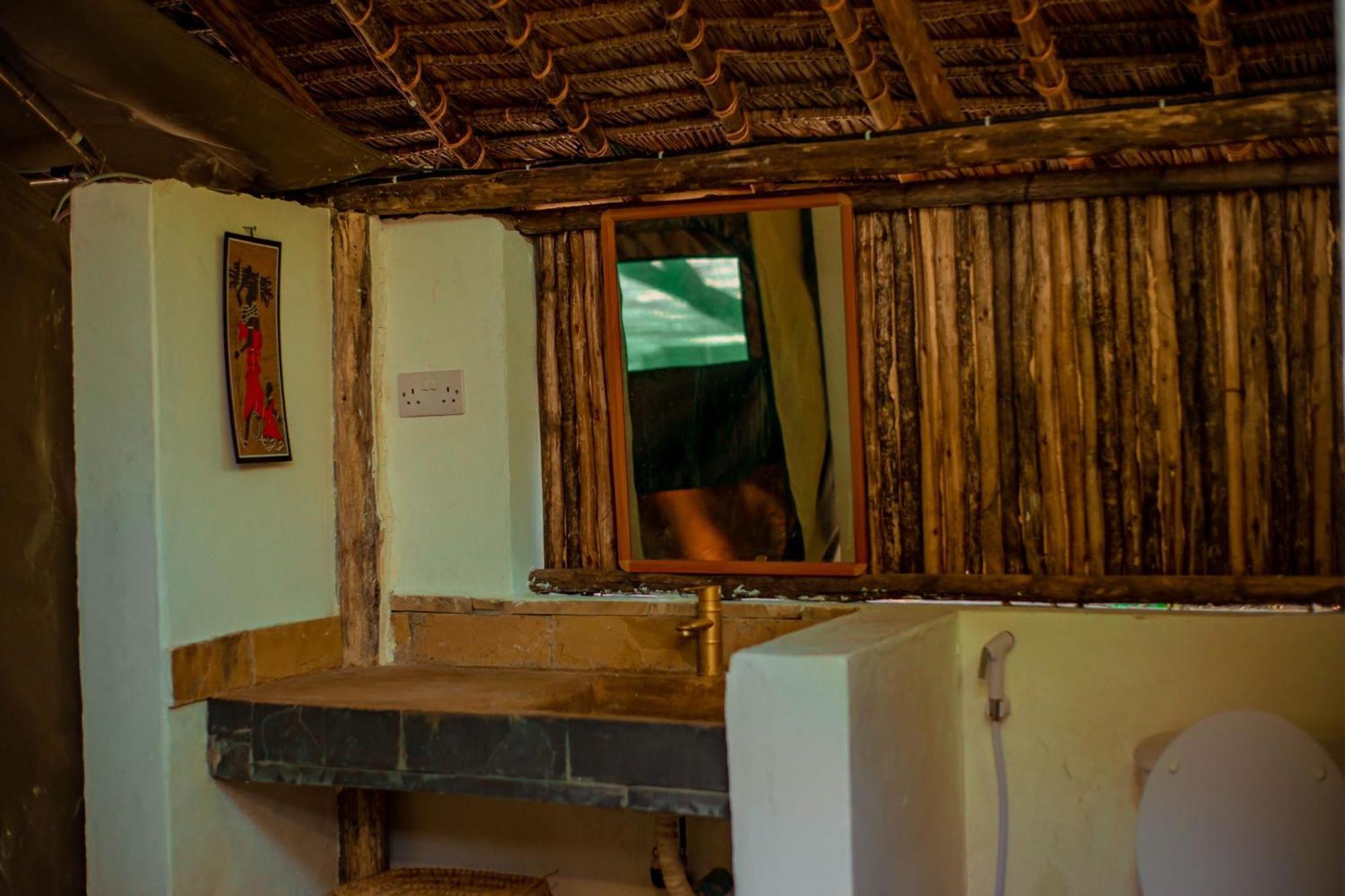 Mikadi Beach Camp & Backpackers Hostel Dar es Salaam Ngoại thất bức ảnh