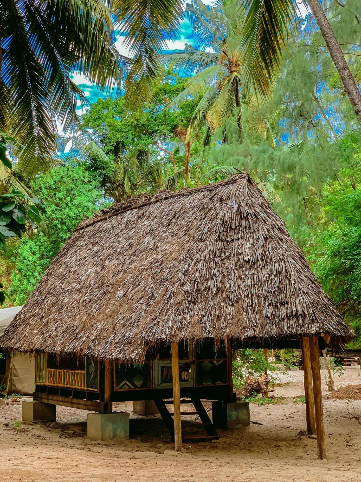 Mikadi Beach Camp & Backpackers Hostel Dar es Salaam Ngoại thất bức ảnh